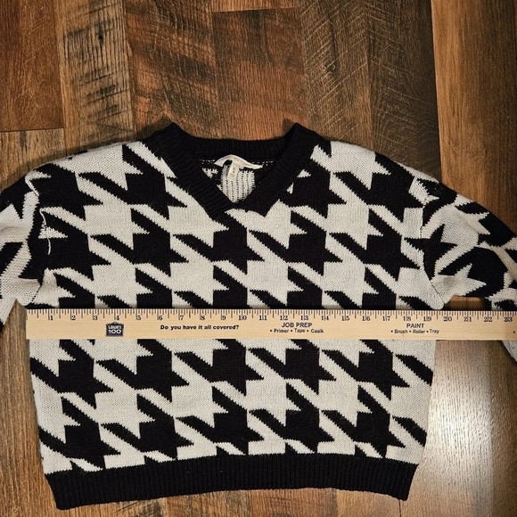 Girls Self Esteem Black and White Print Sweater Size 16 - Picture 8 of 11